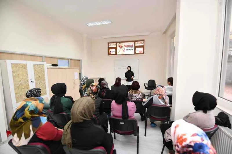 Pursaklar’da kursiyerlere eğitim semineri