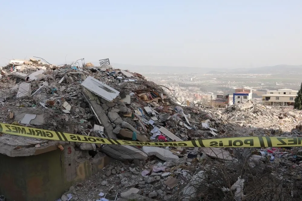 Depremde 26 kişiye mezar olan apartmanın sanıklarına 22 yıl hapis istemi