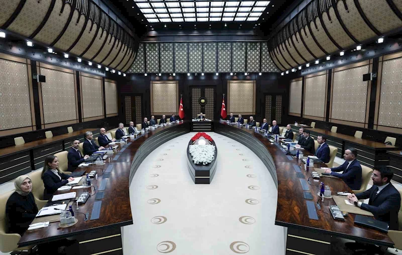 Savunma Sanayii İcra Komitesi, Cumhurbaşkanı Recep Tayyip Erdoğan başkanlığında, Cumhurbaşkanlığı Külliyesi’nde toplandı.
