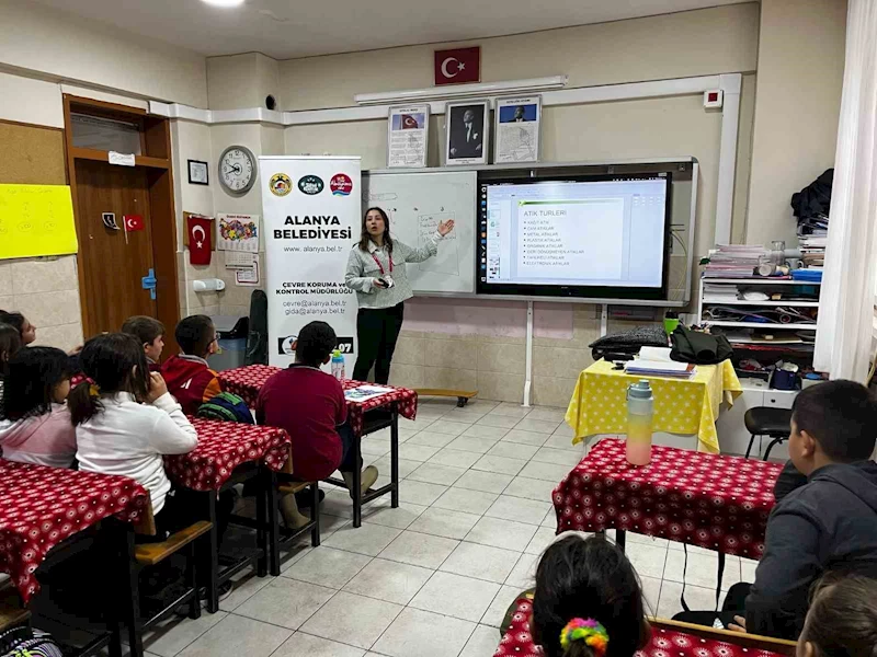 Alanya’da Eko Okullarda Atıksız Yaşam ve Atıkların Geri Kazanımı eğitimi düzenleniyor
