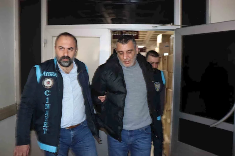 Kayseri’de gazeteciye silahla saldıran şüpheli adliyeye sevk edildi