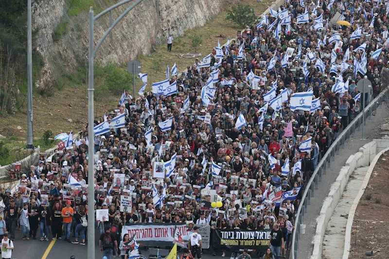 İsrail’de binlerce gösterici Kudüs’teki Başbakanlık Konutu’na yürüyor
