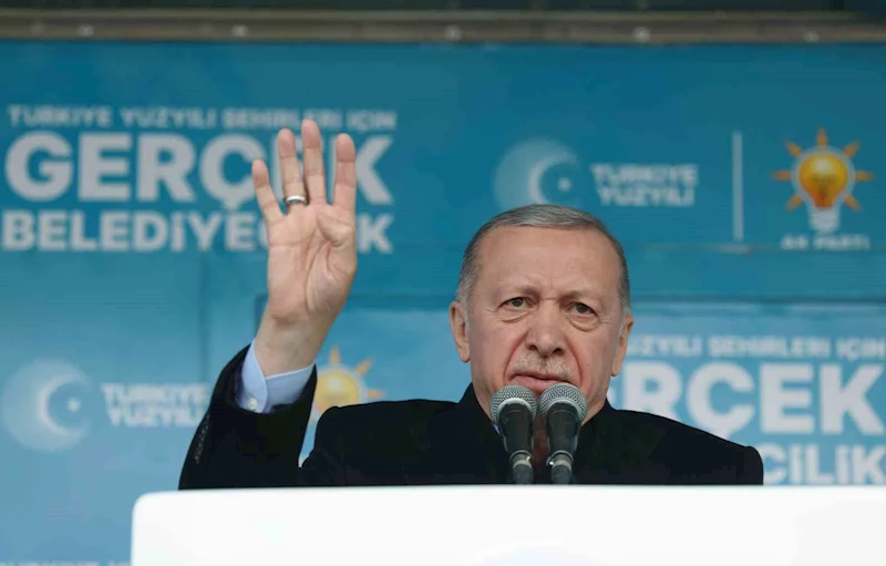 Cumhurbaşkanı Recep Tayyip Erdoğan: “Muhalefet emeklilerimizi bize karşı kışkırtmaya çalışıyor. Valizler dolusu dolarlar, eurolar nereden geldi nereye gitti belli değil. Gelin bunu da açıklayın. Emeklilerin kara paranın hesabını veremeyenlerin sözlerine 