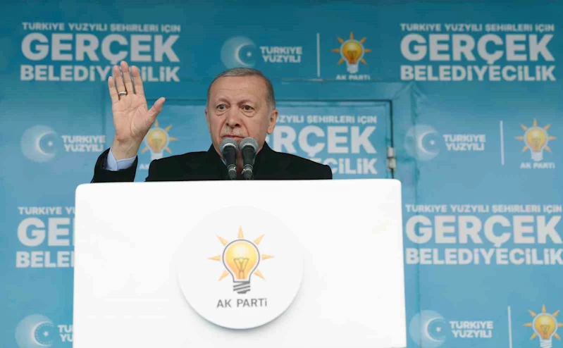 Cumhurbaşkanı Erdoğan: “6’lı masa dediler ne çıktı, şu anda hiçbiri parlamentoda değil. Masanın altına birilerini soktular ne çıktı, hiç. Siyaset arenasına baktığınızda Cumhur İttifakı kararlı şekilde devam ederken, 6’lı masa yerinde yeller esiyor. Mille