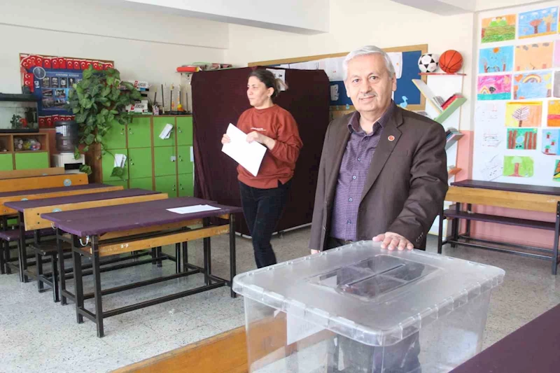 Karaman’da okullara sandık ve oy kullanma kabinleri yerleştirildi
