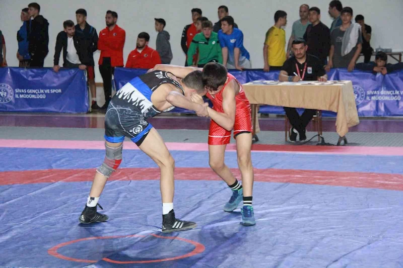 U15 Türkiye Güreş Şampiyonası’nın açılış seremonisi yapıldı

