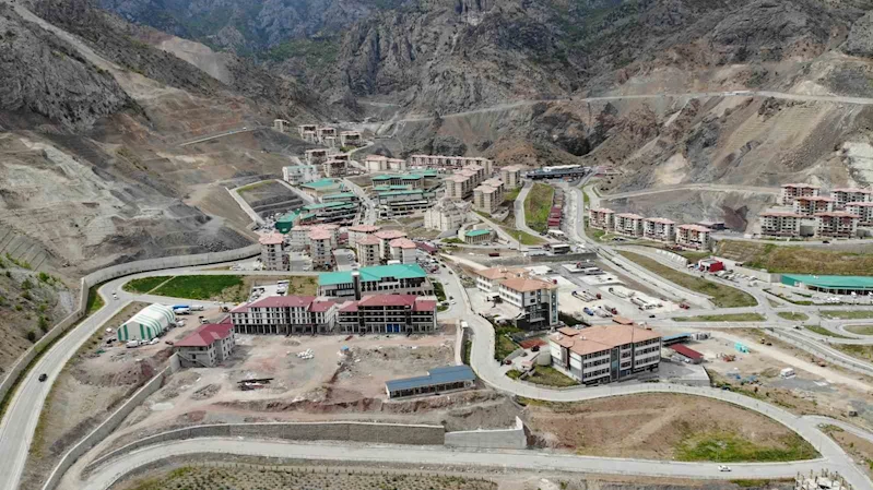 Türkiye’nin en büyük barajının yapıldığı ilçede, iktidar baraj altında kaldı
