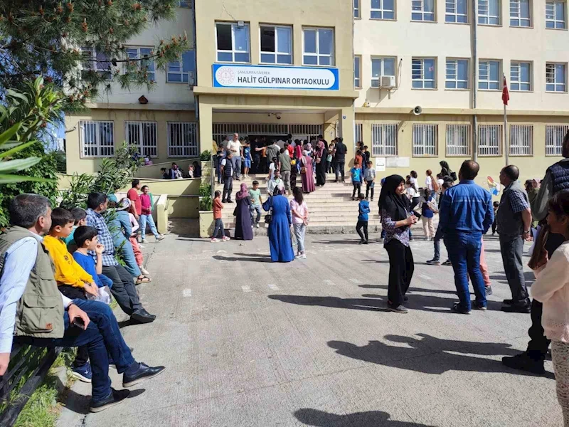 Siverek’te Bursluluk Sınavına 8 bin 274 öğrenci katıldı
