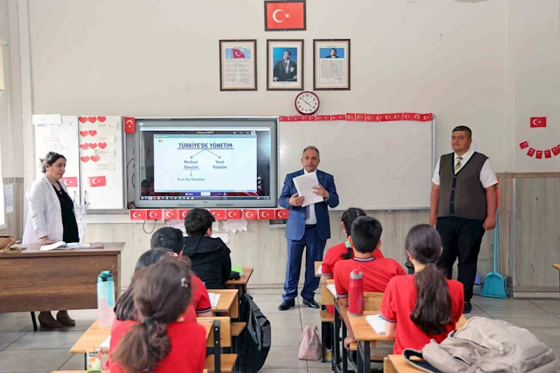 Başkan Yalçın’dan öğrencilere ‘Türkiye’de Yönetim’ dersi