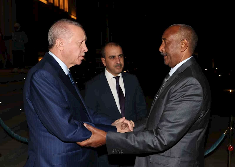Cumhurbaşkanı Erdoğan, Sudan Egemenlik Konseyi Başkanı El Burhan ile görüştü
