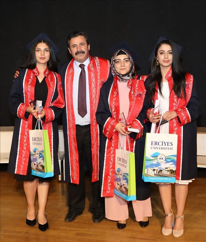 ERÜ EDEBİYAT FAKÜLTESİ FELSEFE BÖLÜMÜ 3. DÖNEM MEZUNLARINI VERDİ