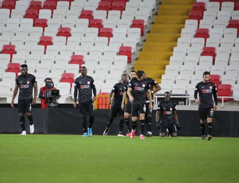 Sivasspor 2-1 galip gelerek çeyrek finale yükseldi