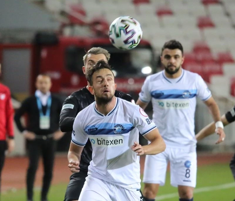 Sivasspor-Adana Demirspor maçının ilk yarısı 1-1 beraberlikle tamamlandı