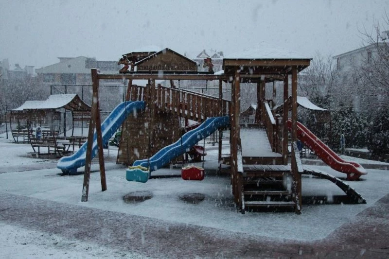Nevşehir’e yılın ilk karı yağdı