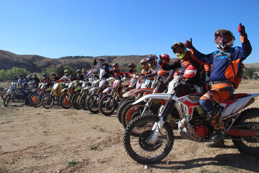 Motosiklet yarışçıları Sivas’ta buluştu, gösteri nefes kesti 