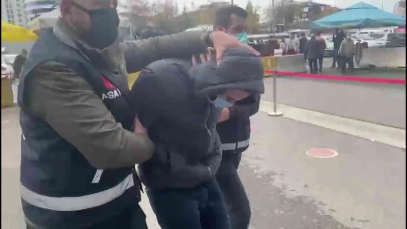 Kadıköy metrosundaki bıçaklı saldırgan adliyeye gönderildi 