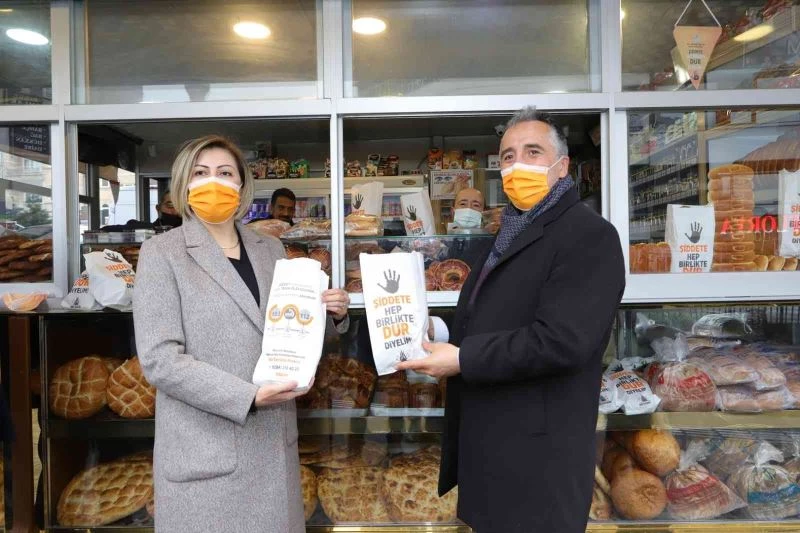 Ekmekler müşterilere kadına şiddet farkındalığıyla sunuldu