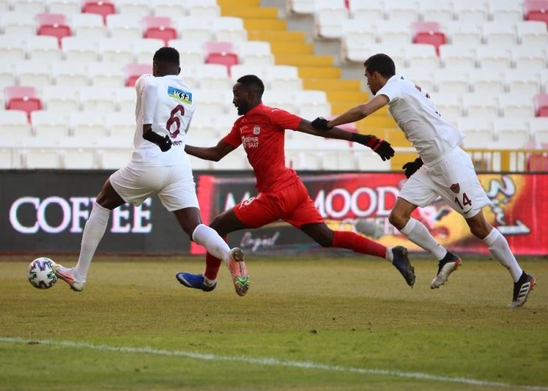 DG Sivasspor ve A.Hatayspor maçı  1-1 berabere bitti