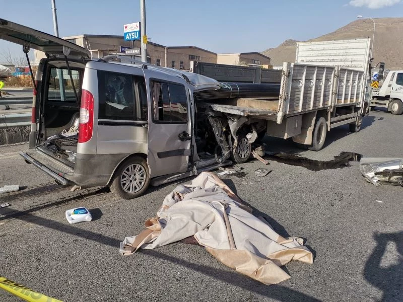 Kayseri’deki feci kazada 2 kişi öldü 1 kişi yaralandı 