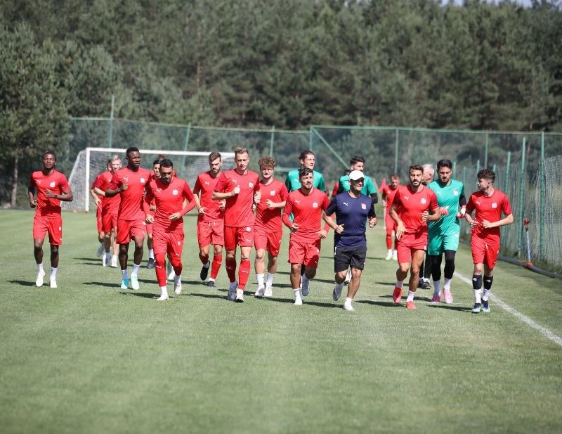 Sivasspor, antrenmanları sürdürüyor 