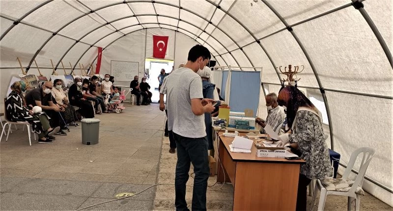 Kırşehir’de mobil çadırda günde 380 aşı yapılıyor 