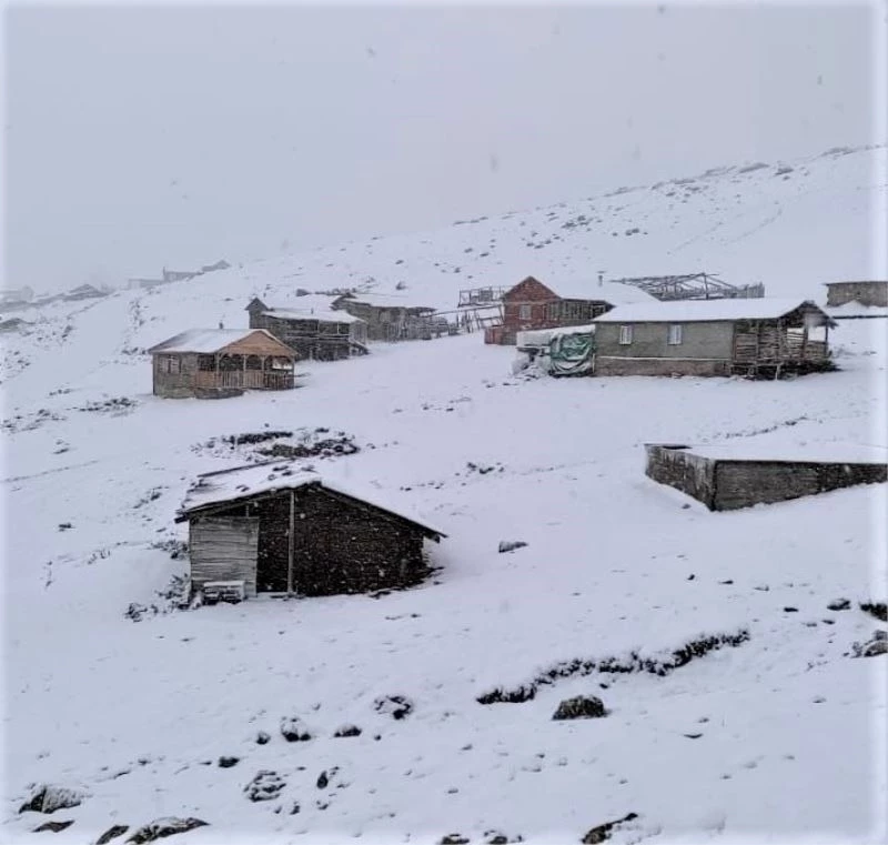 Sivas’ta mevsimin ilk karı yağdı
