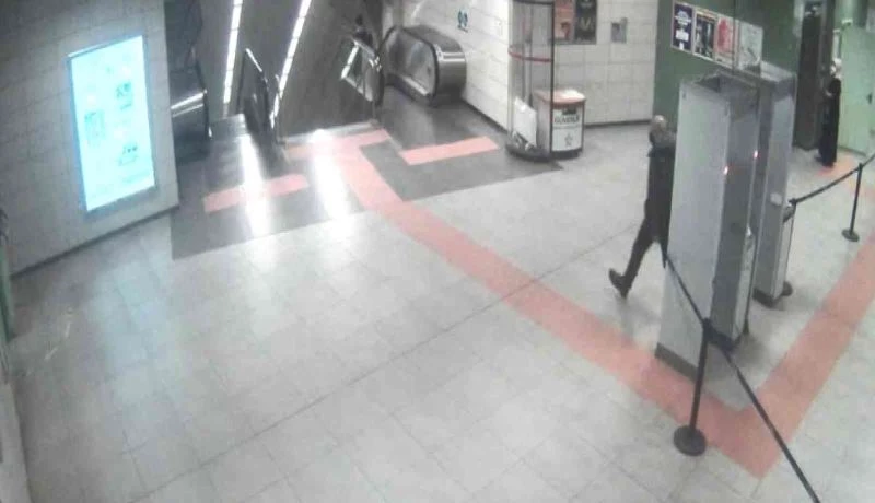 Metrodaki bıçaklı saldırıya ilişkin yeni görüntüler 