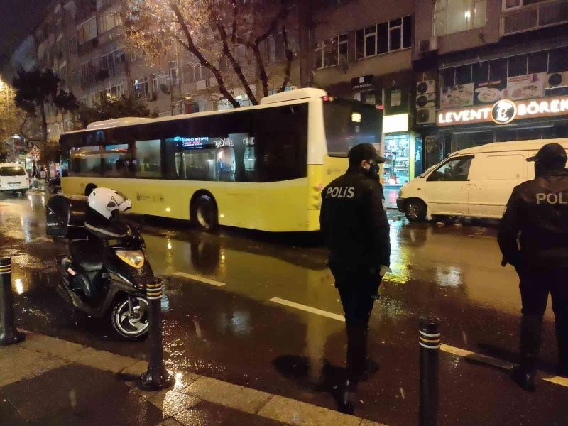 Beşiktaş’ta yasağa rağmen sokağa çıkan motosikletli kuryeler ceza aldı