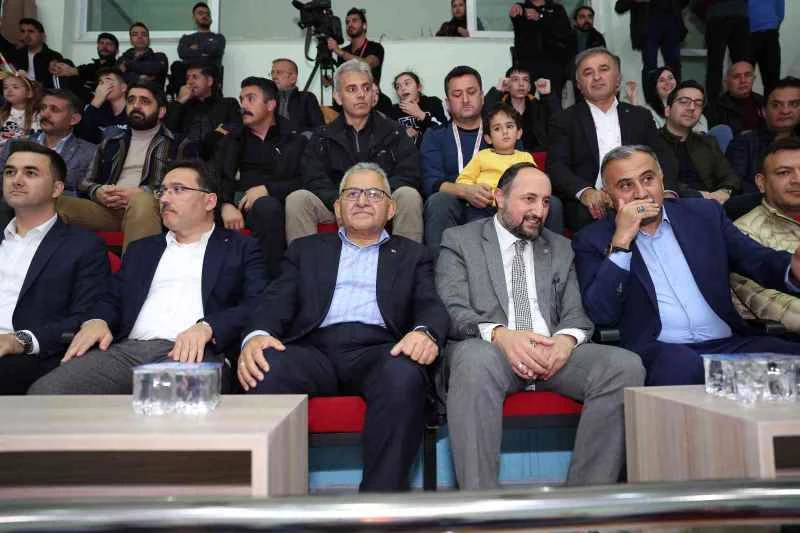 Büyükkılıç, Develi Belediyespor maçını izledi