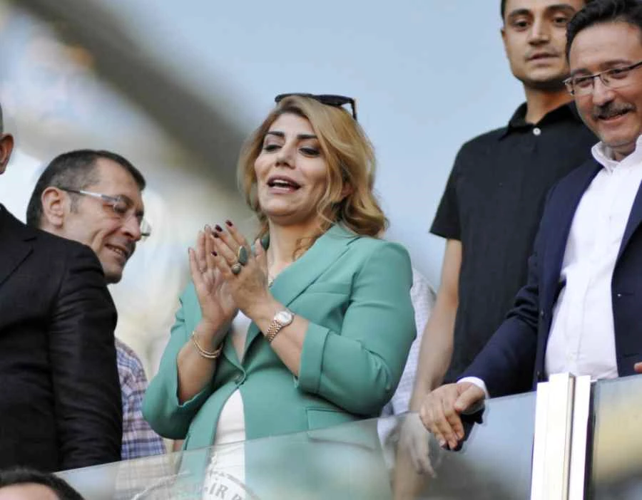 Başkan Berna Gözbaşı bırakıyor, yeni başkan o olacak! 