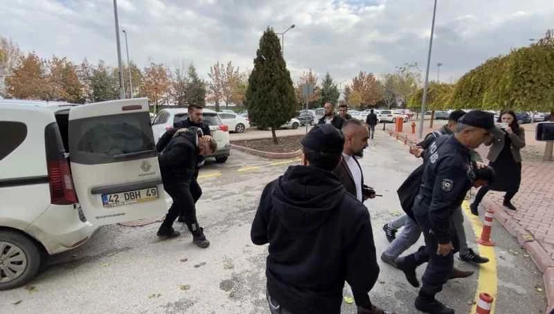 Konya’da hayvana eziyet eden şüpheliler tutuklandı