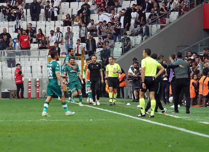 Spor Toto Süper Lig: Beşiktaş: 0 - İH Konyaspor: 1 (İlk yarı)
