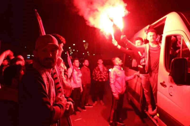 Sivasspor taraftarı final maçı için yola çıktı 