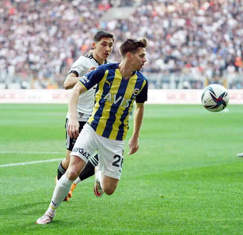 Spor Toto Süper Lig: Beşiktaş: 1 - Fenerbahçe: 1 (İlk yarı)