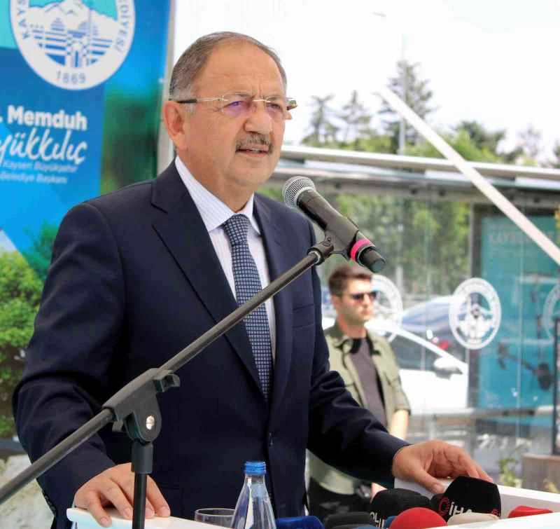 AK Parti Genel Başkan Yardımcısı Özhaseki’den İzmir Marşı söylemi
