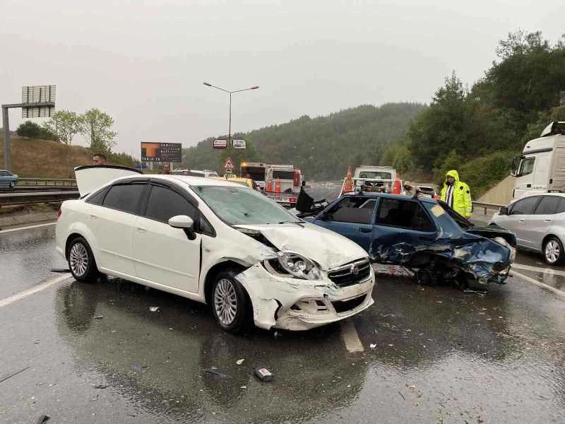 Çekmeköy’de 9 araç  zincirleme kazaya karıştı 