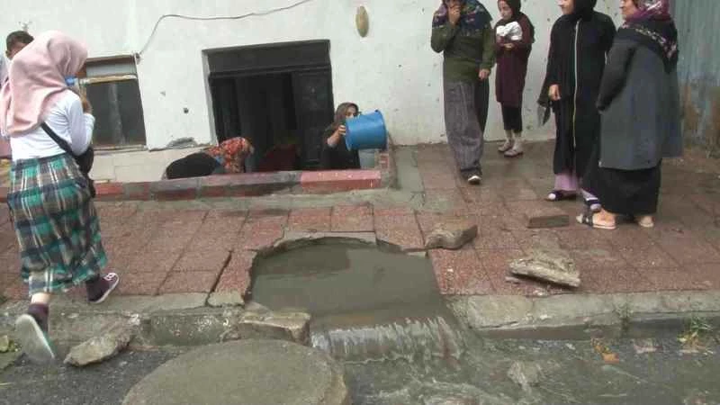 Arnavutköy’de 6 ev ve 1 iş yerini su bastı