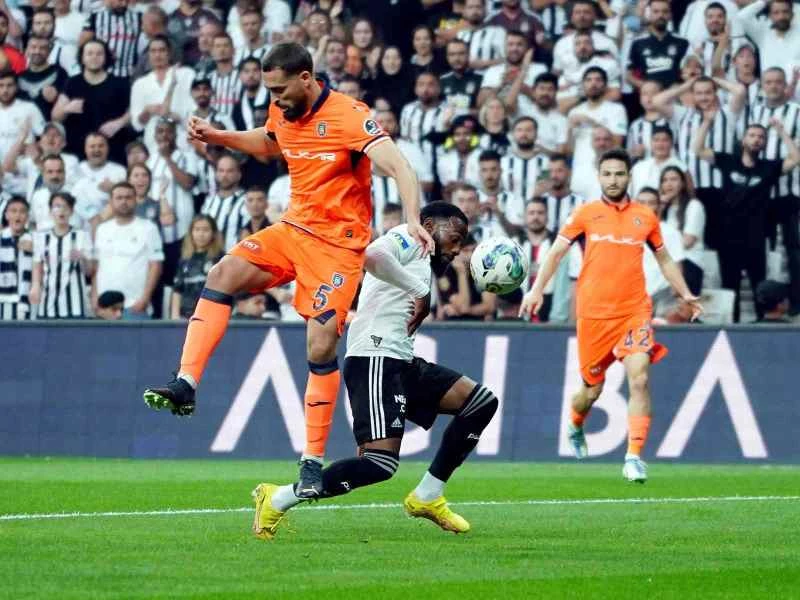 Beşiktaş: 0 - Başakşehir: 0  (İlk Yarı)