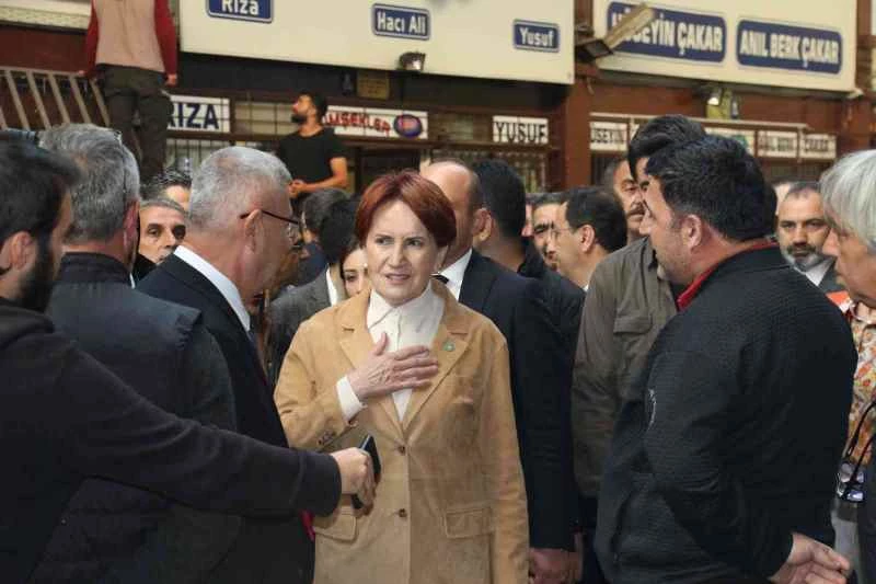 Akşener, Ankara’da hal esnafını ziyaret etti