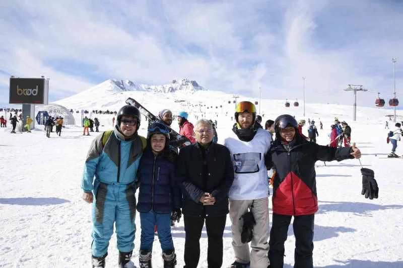 Büyükşehir’in kayak okulu kayıtları devam ediyor