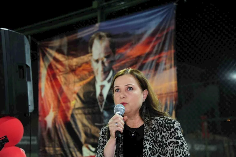 Balçova’da Cumhuriyet Tenis Turnuvası öğrencilere burs oldu
