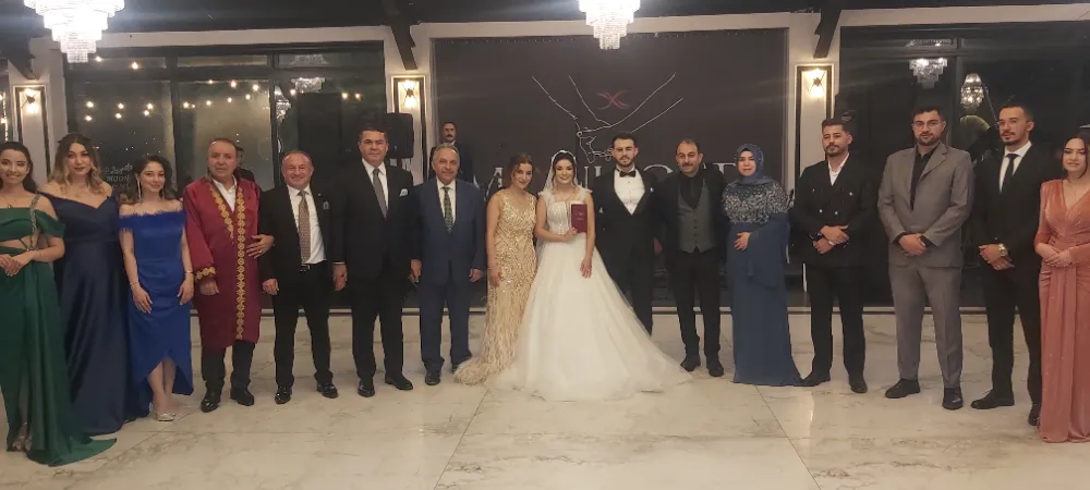Akbeyaz ve Demirtaş Aileleri’nin mutlu günü