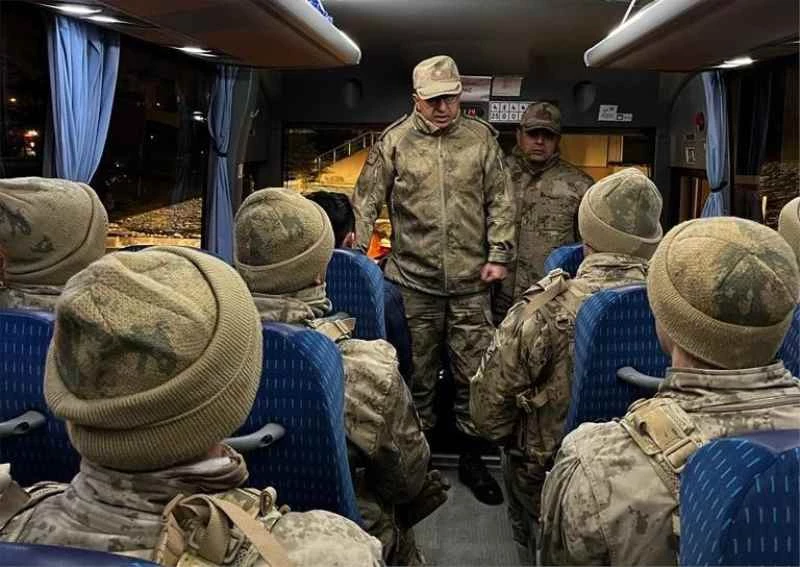 Kütahya İl Jandarma Komutanlığı 84 personel ile deprem bölgesinde