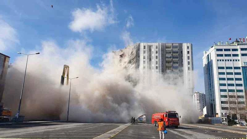 Kayseri’de 975 yapının ağır hasarlı olduğu tespit edildi