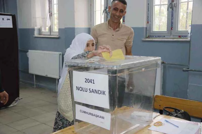 Diyarbakır’da Cumhurbaşkanlığı 2. tur seçimi için oy kullanma işlemi başladı
