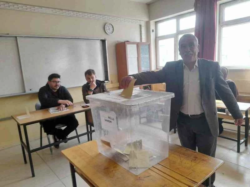 Malazgirt’te seçmenler oylarını kullanmaya başladı
