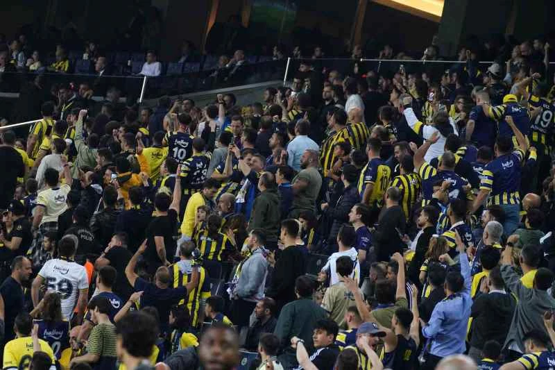 Fenerbahçe tribünlerinde ’yönetim istifa’ sesleri