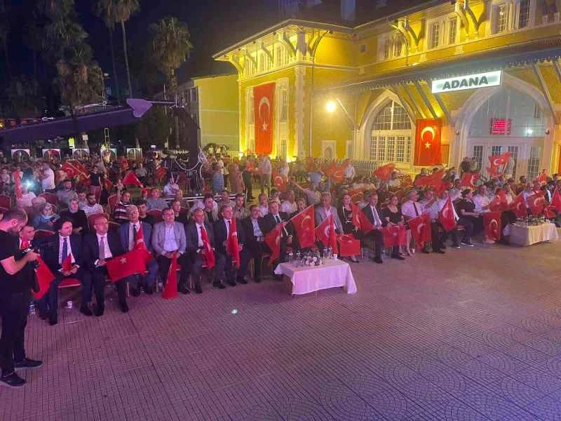 Adana’da ’Demokrasi ve Birlik Günü’ nöbeti tutuldu
