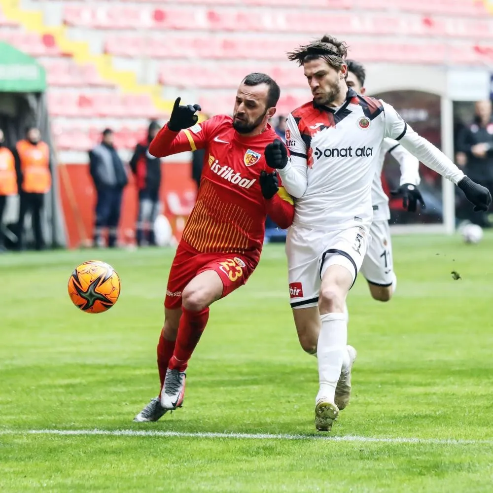 İlhan Parlak futbolu bıraktı 