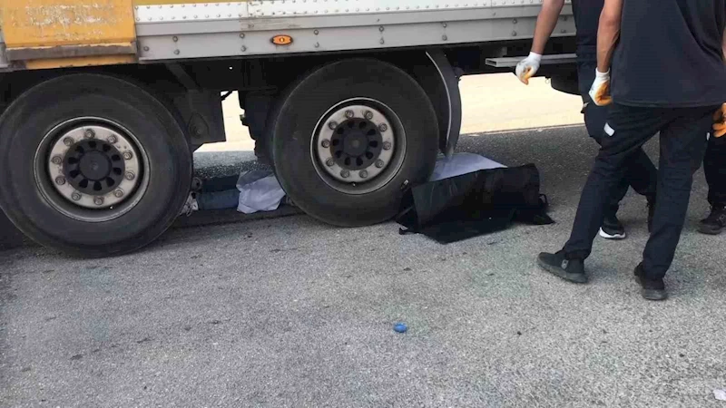 Adana’da kadın tır sürücüsünün çaptığı motosikletli hayatını kaybetti
